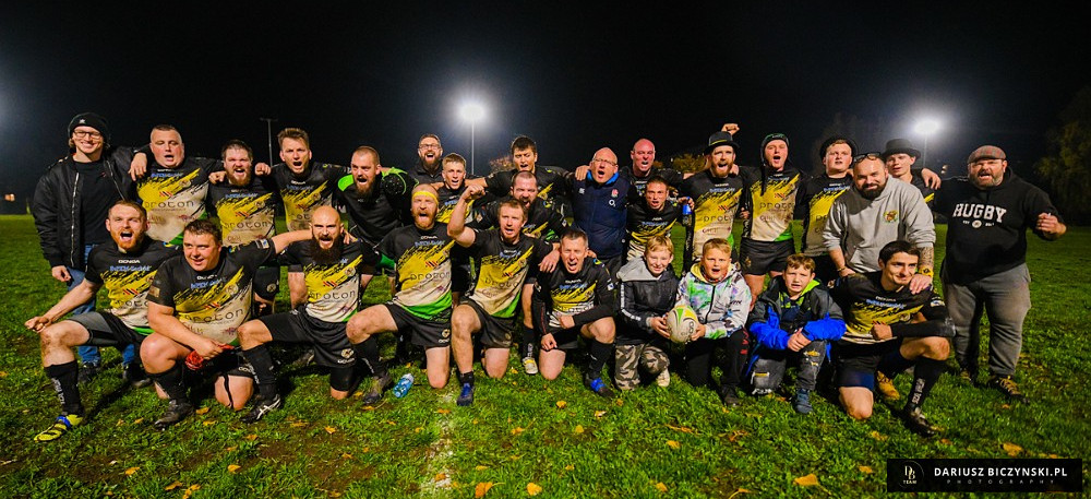 Zawodnicy WatahyRCZG świętujący zwycięztwo